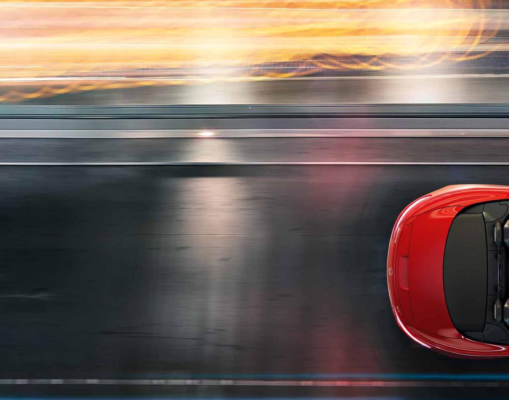 32 Felhők felett az utakon. Minden út, amelyet az új Mercedes-AMG GT Roadsterrel tesz meg, intenzív élmény lesz.