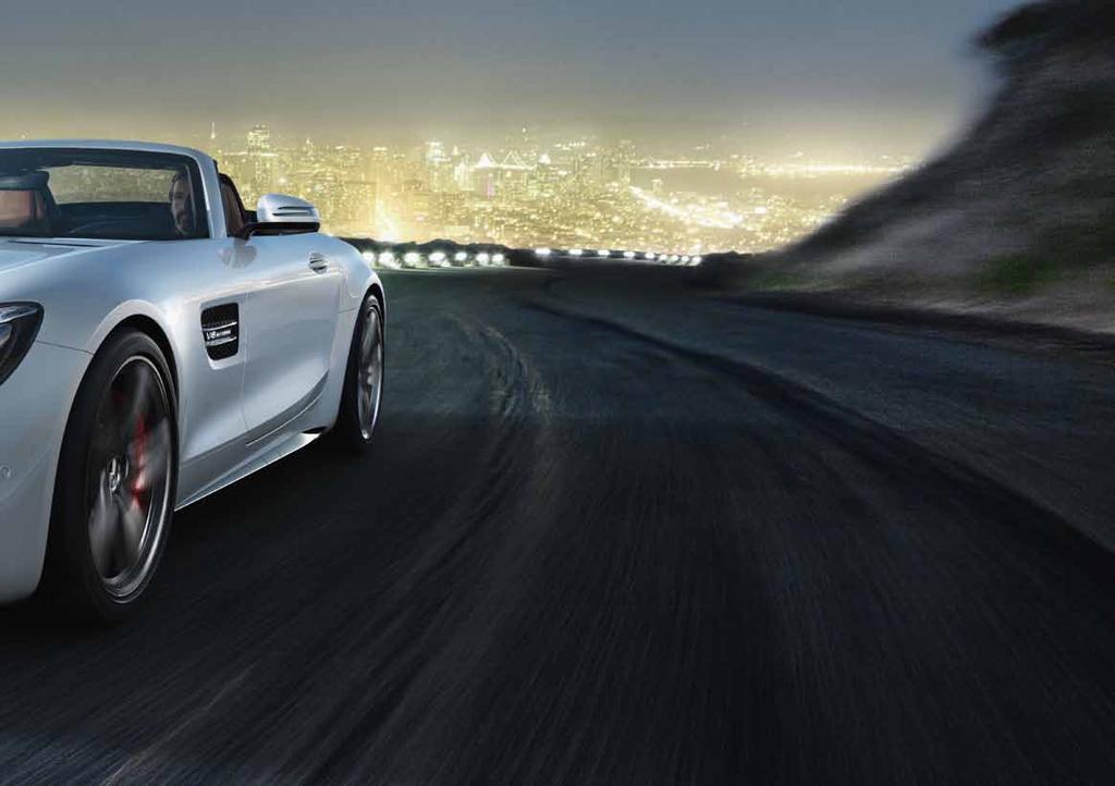 Ugyanígy a 410 kw (557 LE) csúcsteljesítményű, 4,0 literes, V8-as biturbó motor is, amely csupán 3,7 másodperc alatt sprintel nulláról 100 km/órára.