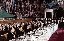 EGK és Euratom (1957, Róma) Európai Gazdasági Közösség ESZAK sikere után viszonylag rövid időn belül felvetődik a továbbfejlesztés lehetősége 4 alapszabadság tekintetében korlátok lebontása Közös