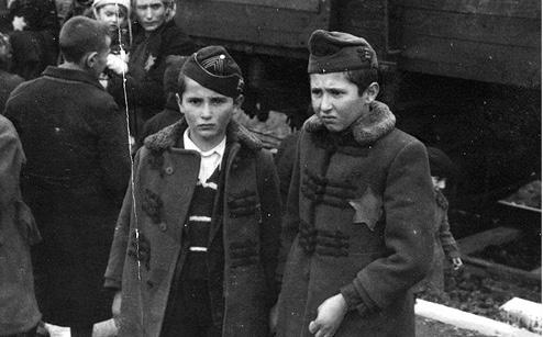 Nagyon érdekes a munkássága, vannak olyan gondolatai, amikkel azonosulni tudok, és van, amikkel nem jegyezte meg.