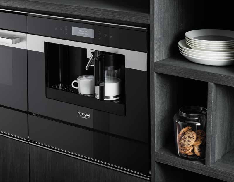 ÚJ HOTPOINT BEÉPÍTHETŐ KÁVÉFŐZŐ KÜLÖNLEGES ÉLMÉNY A TEJ ÉS KÁVÉ VARIÁCIÓIVAL A Hotpoint új kávéfőzőjével mindig tökéletes kávét készíthet, mint amilyet a kávézóban kapni, és pont úgy, ahogy az a