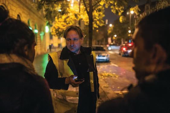 UTCAI SZOCIÁLIS MUNKA 14 Az utcai szociális munkával a közterületen, fedél nélkül élő embereket kutatjuk fel, és célunk, hogy segítségünkkel minél többen felhagyjanak az utcai életmóddal.