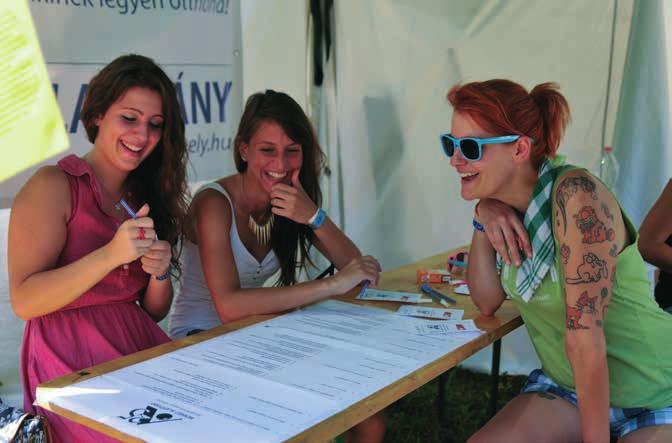 Történetek a Szigeten Április végén újabb adománykonyhás főzésre hívtak meg minket a Szimpla Kertbe ezúttal az adományok nyeresége közvetlenül a Kazinczy Élő Könyvtár élő könyveit (tapasztalati