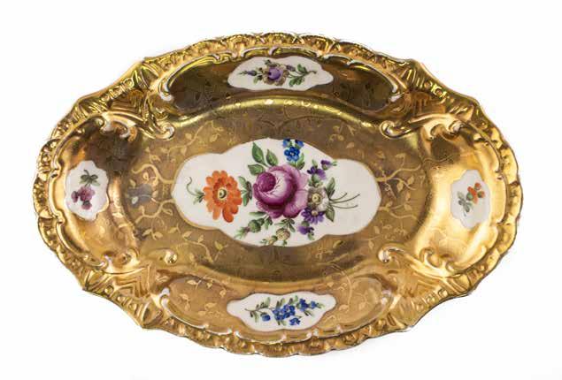 198. tétel POHARAK Két darab fújt üvegpohár. Hengeres forma, tölcsérszerűen bővülő szájperemmel, zománcfestett heraldikás dekorációval. 1900.