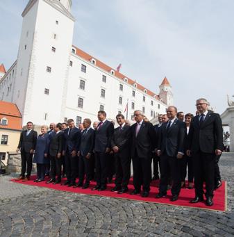 A reformfolyamat irányítása és a vita ösztönzése érdekében Juncker elnök az Európai Unió helyzetéről szóló 2017.