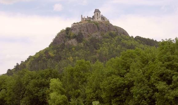 KORAI MAGÁNVÁRAK Füzér, 1241 e. talán Aba nemzetségi alapítás, II. András (1235 előtt) a korábbi birtokosokat kivásárolta, 1262- ben IV.