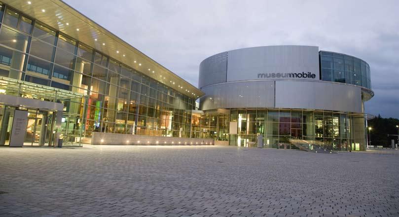 Az Audi Múzeum Audi Forum Ingolstadt Az Audi Forum, azaz az Audi Múzeum az igen nagy területen elterülő ingolstadti Audi-központ és gyár szomszédságában található, közvetlenül az ügyfélközpont