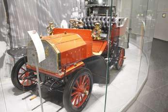 ➌ Horch 10-12 PS Tonneau (1903) ➍ Horch 8 Typ 303 Phaeton (1927) első saját kerékpárjukat Wanderer (azaz vándor) néven.