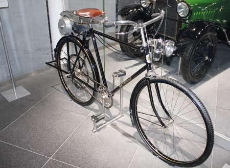 Zschopauer Motorenwerke / DKW A dán Jörgen Skafte Rasmussen alapította egy barátjával Chemnitzben a Rassmussen & Ernst GmbH-t 1904-ben.