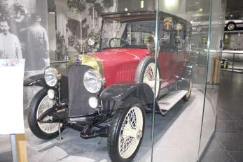 1909- ben érkezett el az idő, hogy a cégvezetés és August Horch különváljanak egymástól. Még ugyanebben az évben Horch létrehozza új autógyárát a Horch Automobilwerke GmbH-t.