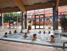 Kumania Spa und Freibad Eine Wasserfläche von 1300 m² Unseren Ga sten stehen zwei Außenbecken und fu nf Innenbecken zur Verfu gung.