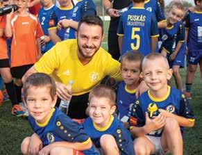 Akadémiánk is csatlakozott az elsőízben megrendezett futballéjhez : kicsik, avagy a Bozsik-program apróságai és nagyok, vagyis akadémiánk edzői stábjának tagjai is együtt futballoztak, s megannyi más