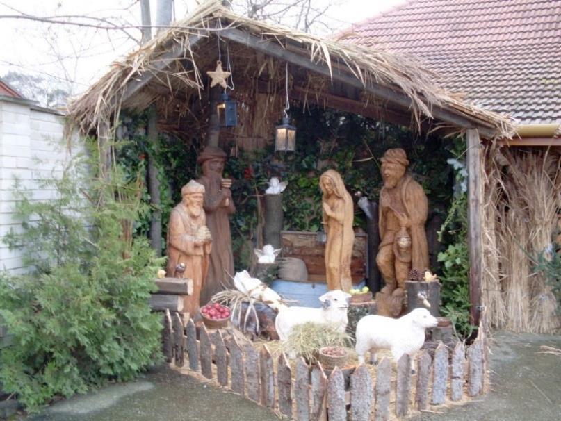 tanár szobra Csicsói betlehem: Mária, a három napkeleti