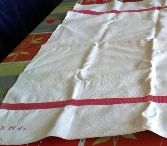 Monogramos szakajtókendők a kenyértészta letakarására A