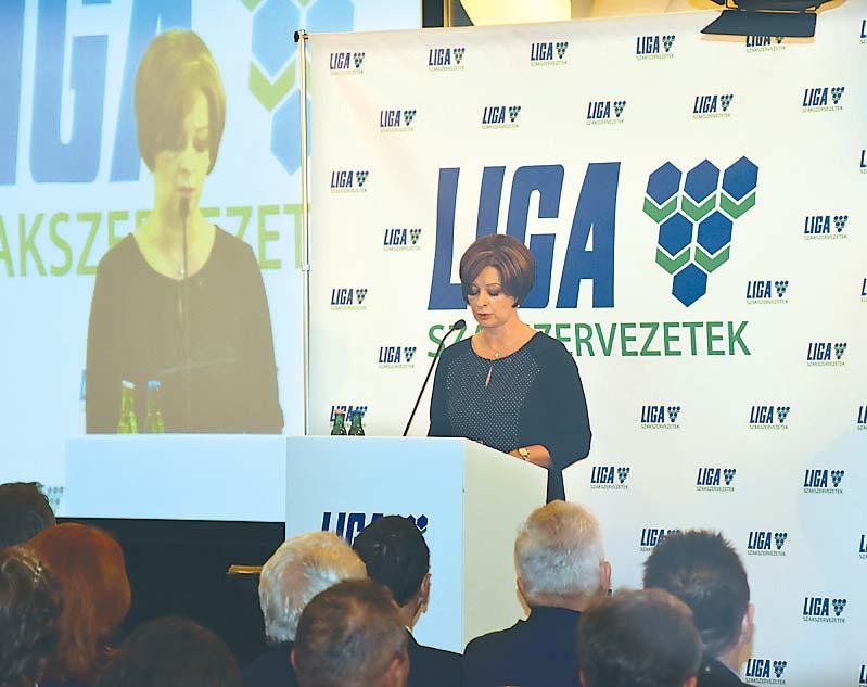 Az elnök asszony a szervezet elsõ elnökét, Forgács Pált idézte, aki szerint olyan szakszervezetet kell létre hozni, amely fölött senkinek nem kell gyámkodnia, amely szakít a dogmákkal és a merev,