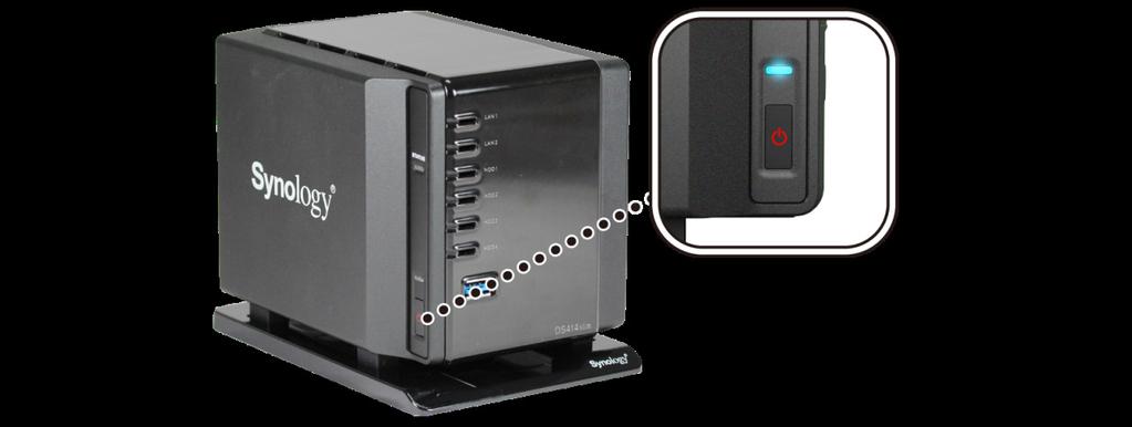 4 Nyomja meg az oldallapon lévő Power (Tápfeszültség) gombot a DiskStation