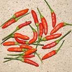 Közepesen erős. 8114 Thai orange hot Thaiföld Nagyon szép díszchili.