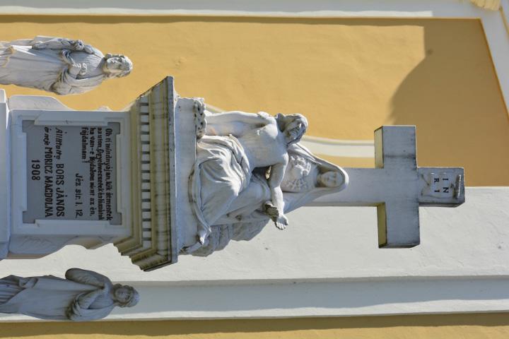 Örökségünk 3 Balatonkeresztúr település méretéhez képest igen sok nevezetességgel rendelkezik. A település látnivalóinak nagy része a szőlőhegyi présházak.