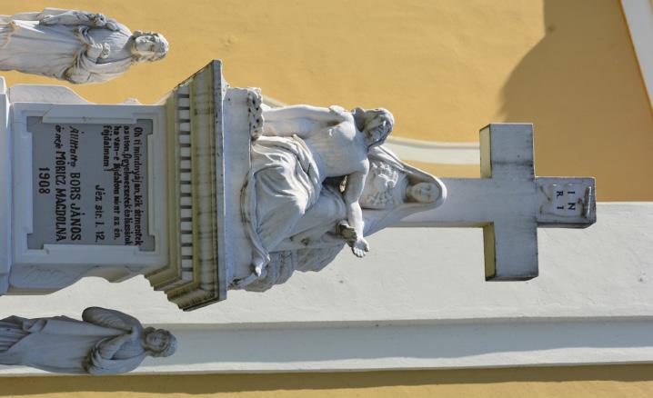 Keresztek Balatonkeresztúron 4 védelem alatt álló kereszt található. Ezek közül kettő az egykori településközpontban (Kossuth L.