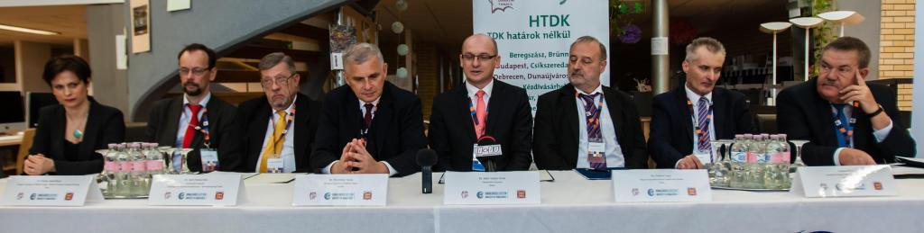 A sajtó tájékoztató és a Nyitó Ünnepség A sajtó tájékoztatón résztvevők külön - külön is köszöntötték a sajtó képviselőit és mondták el gondolataikat az OTDK Műszaki Tudományi Szekciójához