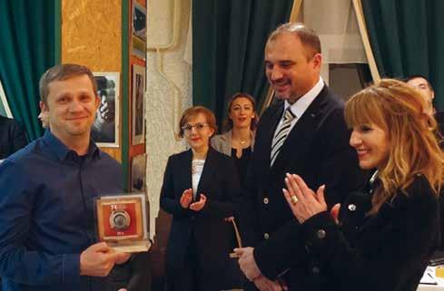 fiatalok, valamint a felnőttek. A pályázók által beküldött felvételeket hatfős szakmai zsűri értékelte.