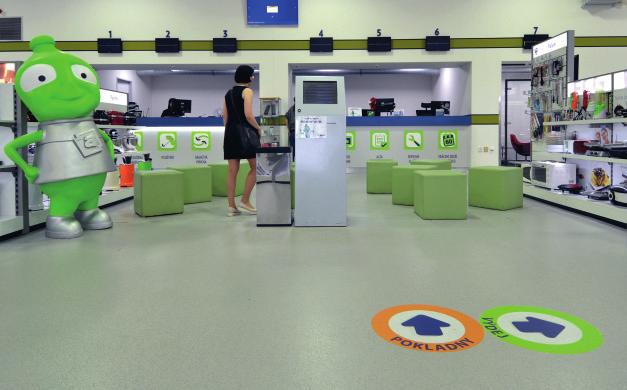 A kínálat ezért folyamatosan növekszik és nem csak elektronikai cikkekkel, hanem háztartási készülékekkel, játékokkal, kozmetikai cikkekkel, drogériás