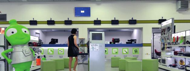 Az Alza levédi az E-commerce B2C kurzust a Prágai Gazdasági Főiskolán. Az Alza hétvégén is házhoz szállít. Az üzletek hétvégén is nyitva tartanak.