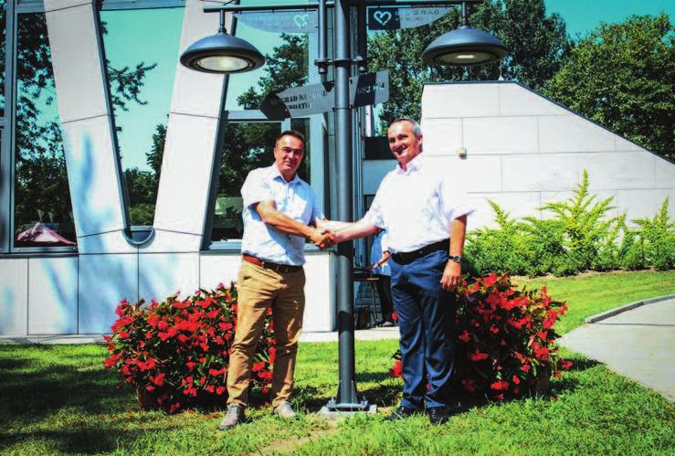 Elhozták a szeretet lángját PETŐFI-SZIGET Újabb elemmel gazdagodott a testvérvárosi park július 14-én.