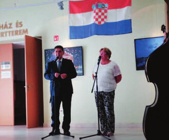 Testvérek vagyunk, európaiak, keresztények, ha más nyelven beszélünk is, hangsúlyozta Fercsák Róbert polgármester, megköszönve az ajándékot.