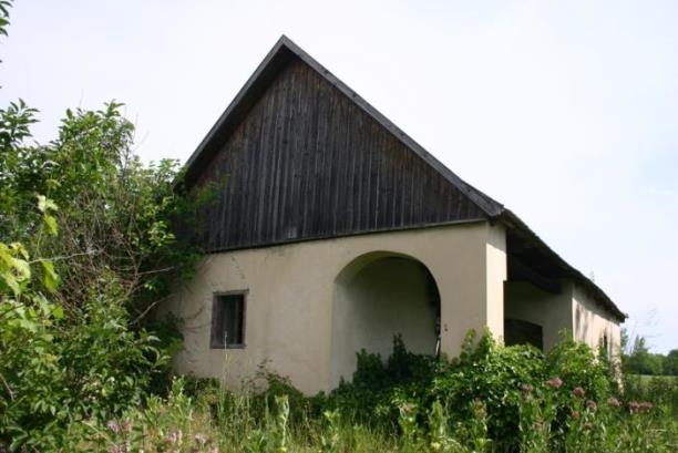 ), a népi építészeti emlékét őrző, építmények, melyekből néhány fennmaradt.