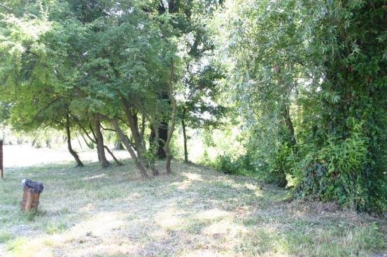 16 A belterület DK-i szélén, a 4-es út északi oldalán ered a Gerje, mely Dél- Pest megye egyik meghatározó kisvízfolyása. A Gerje-patak a Tisza vízgyűjtőjéhez tartozik.