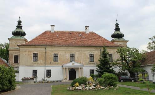 Bevezették a villanyvilágítást, strandfürdőt építettek a Beleznay-Nyáry kastély parkjában. A polgárosodás folyamatát tükrözik az első civil szervezetek megjelenése is.