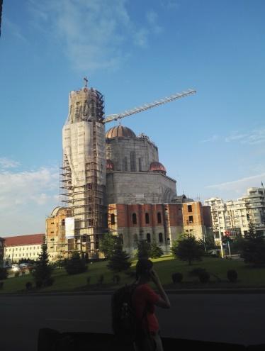 nevezetességeket, mert nem lehet rendesen lefényképezni se őket.