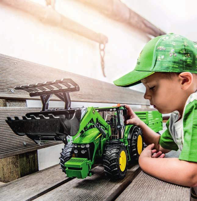 AZ EREDETI! JOHN DEERE ÉLVEZET AZ EGÉSZ CSALÁD SZÁMÁRA MUTASSA KI A MÁRKA IRÁNTI RAJONGÁSÁT HIVATALOS JOHN DEERE REKLÁM-AJÁNDÉK TÁRGYAKKAL!