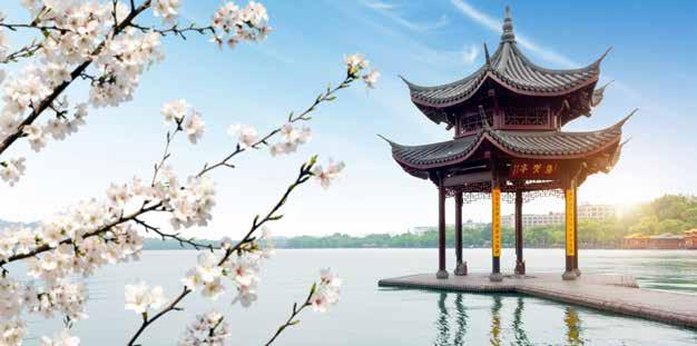 nap Hangzhou Városnézés Hangzhou-ban; a központjában elterülő Nyugati-tavat Kína egyik legfestőibb vidékének tartják.