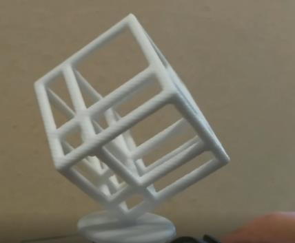 Geometriai szemléltetés 3D nyomtató segítségével Tavaly a bejövő kilencedikes matekos csoportomban a nevezetes azonosságokat tanultuk, amikor az óra vége fele járva, látva, hogy már az órán nem fog