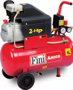 Amico 24 50 l - 1,5 kw A kompresszor nyomáskapcsolóval, nyomáscsökkentővel, két manométerrel és gyorscsatlakozóval van felszerelve. Gumikerekek segítik a gép mozgatását.