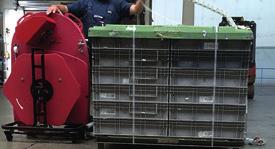A pántolási műveletünk ergonomikus, gazdaságilag ésszerű, az idő megtakarítás is kimutatható. Nem akarunk másképpen pántolni a kiszállítási részlegen. katok körüljárása.