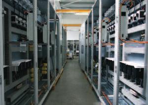 KOnTAKT-eLeKTRO KFT. A kizárólag belföldi magánszemélyek tulajdonában álló családi vállalkozás, a KONTAKT-Elektro Kft. 1982 óta tevékenykedik az ipari automatizálás különböző területein.