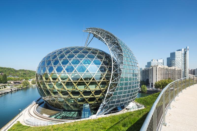 Projekt: La Seine Musicale, Paris, France Építész: Shigeru Ban Architects Europe, Jean de Gastines Architectes Üveg feldolgozó: TVITEC Bevonat: Marchegay Technologies Üvegtermékek: Guardian SunGuard