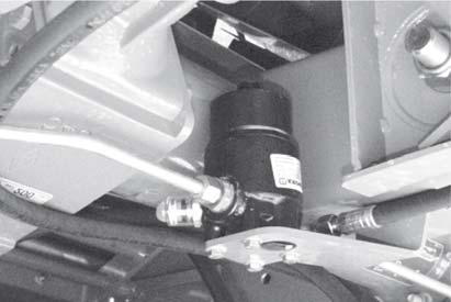 Pos: 34.3. /Überschriften/Überschriften 3/F-J/Hydraulikölfilter wechseln @ 34\mod_55587384500_9.docx @ 34074 @ @ Pos: 34.3.3 /BA/Wartung/Umwelt/Hinweis Entsorgen / Lagern von Öle und Ölfilter Umwelt @ 3\mod_5303757_9.