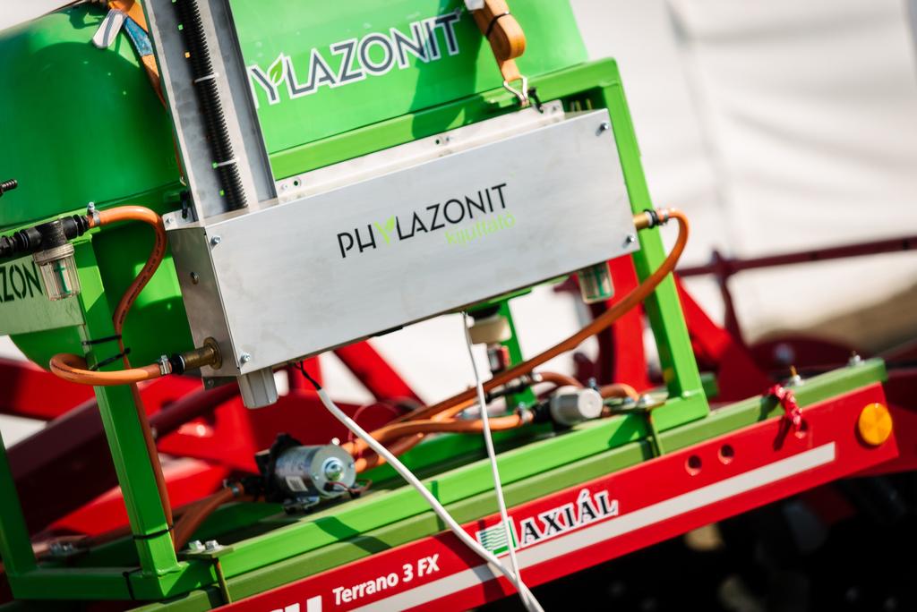 INPUT INPUT PHYLAZONIT + PHYLLER + TEMPOSENSOR BASIC A Phylazonit Technológia célja a talaj szerkezetének javítása, a tápanyagfelvétel hatékonyságának fokozása és a növény ellenálló képességének