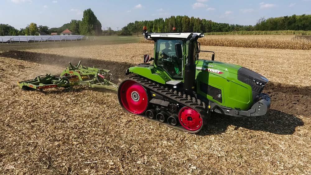 - FENDT 900 VARIO MT GUMIHEVEDERES TRAKTOR SZÉRIA A VANTAGE a Berthoud új vontatott permetezője, melyet a SIMA kiállításon mutattak be először.