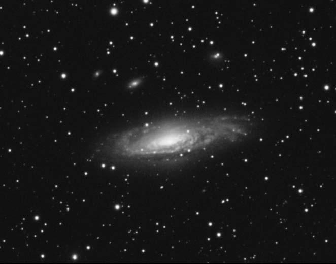 182 Meteor csillagászati évkönyv 2016 Tóth Krisztián fényképe az NGC 7331-rõl és háttérgalaxisairól. 102/635 GPU apo, ASI 120MM kamera, 103 35 s expozíció.