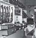közben elvégezte a kereskedel- the commercial side of the trade, he began to involve himself with mi Akadémiát, továbbá zongorázni and in 1921 became a joint owner és több más hangszeren is megtanult.