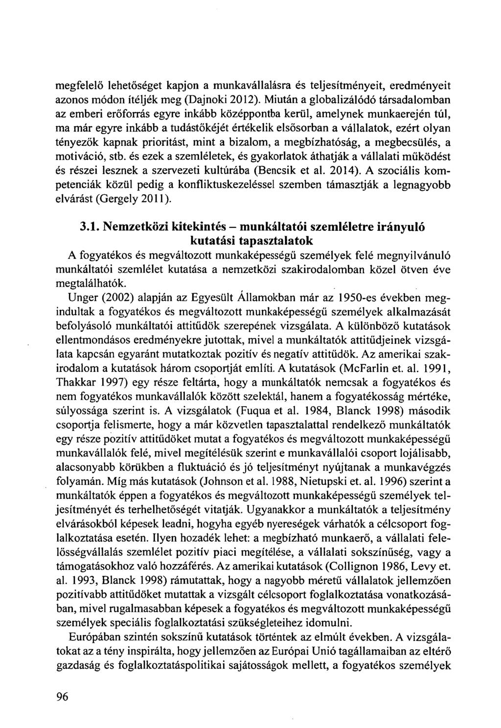megfelelő lehetőséget kapjon a munkavállalásra és teljesítményeit, eredményeit azonos módon ítéljék meg (Dajnoki 2012).