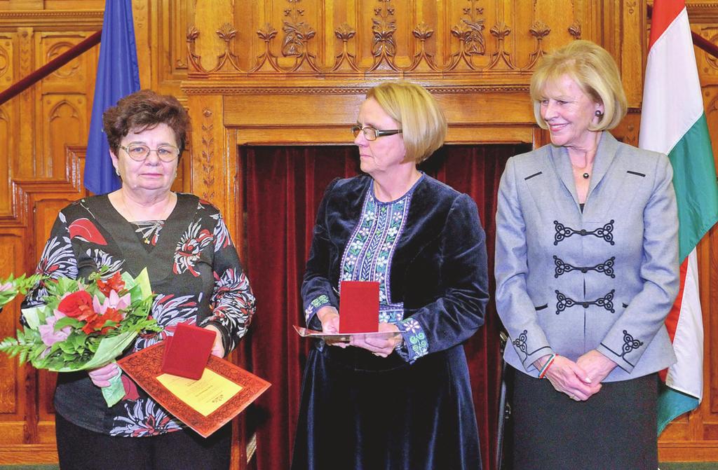 ÁRPÁD FEJEDELEM-DÍJ 2010 OKTÓBERÉBEN ARANY BÚZASZEM DÍJ 2011-ben kaptam a Magyar