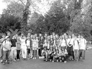 10 Zselízi Hírmondó 2010. június Írjuk, mondjuk helyesen! Ez meg az ; ezen meg azon Lapunk írásaiban is egyre gyakrabban találkozom az egybe írt ezidáig alakkal.