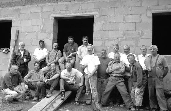 4 Zselízi Hírmondó 2010. június Téglajegy a Magyar Ház befejezéséhez A Csemadok Zselízi Alapszervezete téglajegyet bocsátott ki 10,- euró névértékben.