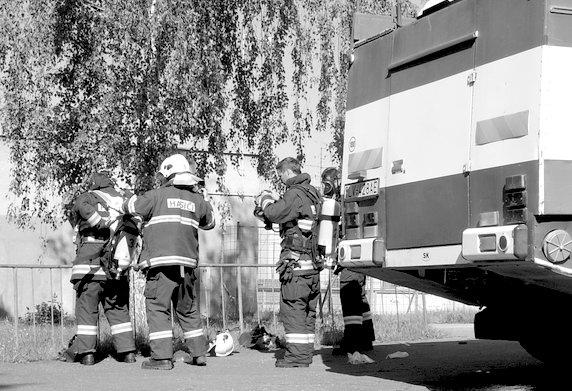 jún 2010 Dobrovoľní hasiči súťažili Hasičské autá, niekoľko tuctov hasičov bleskovo skladajúcich hadice, gejzíry vody... a ohňa nikde. Našťastie, išlo len o súťaž, ktorá však 29.